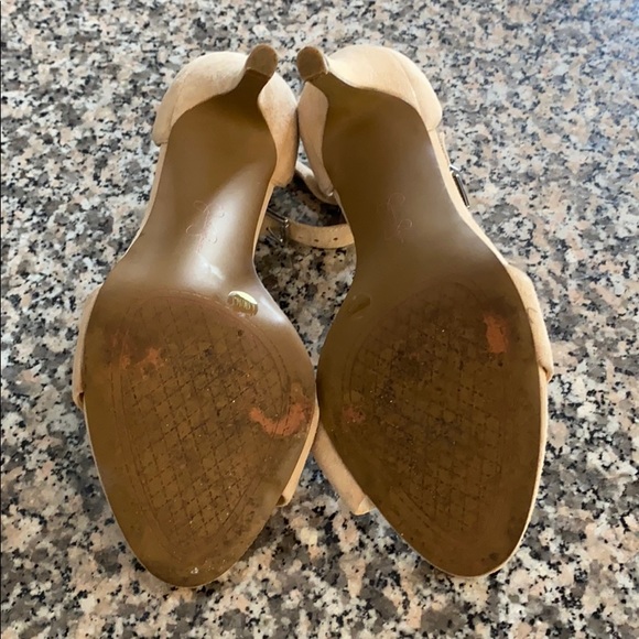 Jessica Simpson size 6 1/2 beige faux suede heels - Picture 5 of 9